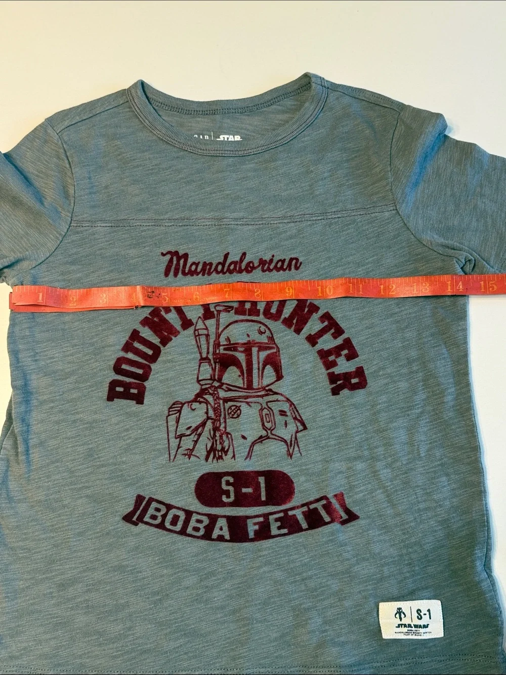 GAP Grey Tee Red Mandalorian Boba Fett Flocked Graphic Boys Girls Sz S 6-7 EUC